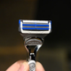 Imagen para el artículo titulado Tras décadas añadiendo hojas a sus cuchillas de afeitar, Gillette ha decidido quitárselas